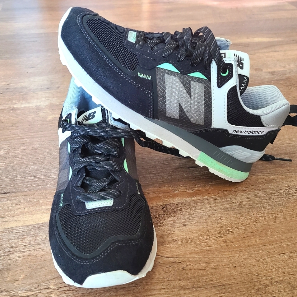 New Balance 574 Black & Green Sneakers